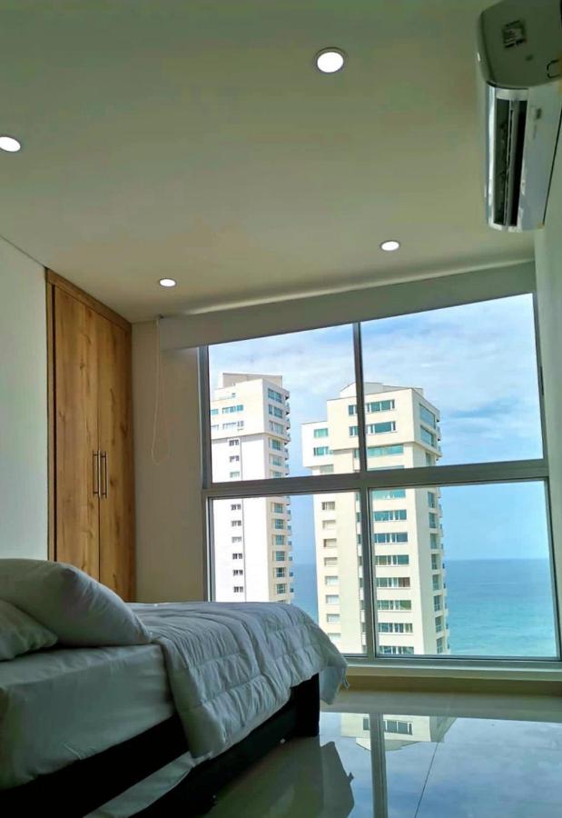Frente Al Mar En *